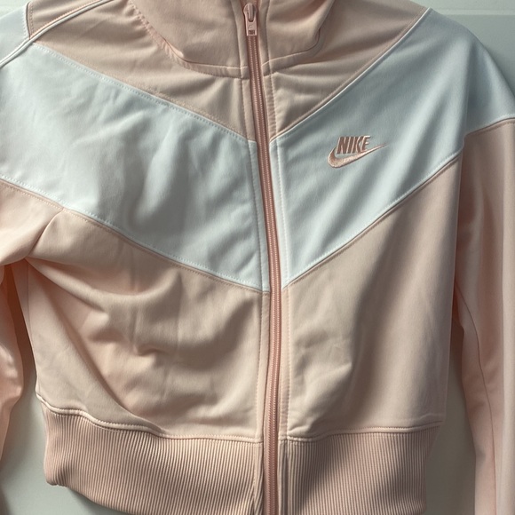 Nike top - Picture 2 of 4